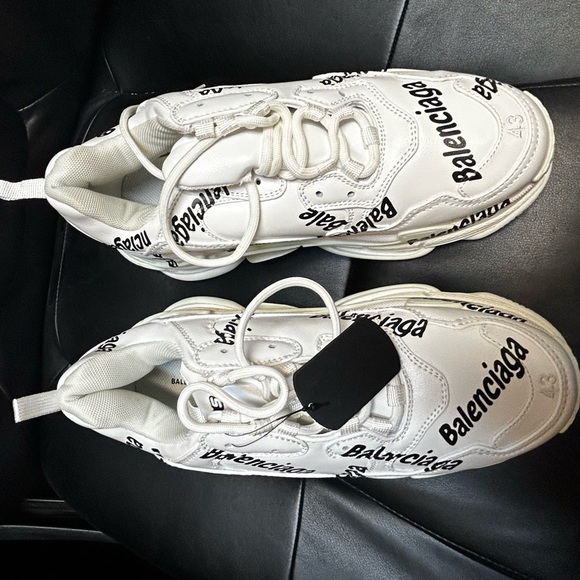 Balenciaga - Picture 2 of 8